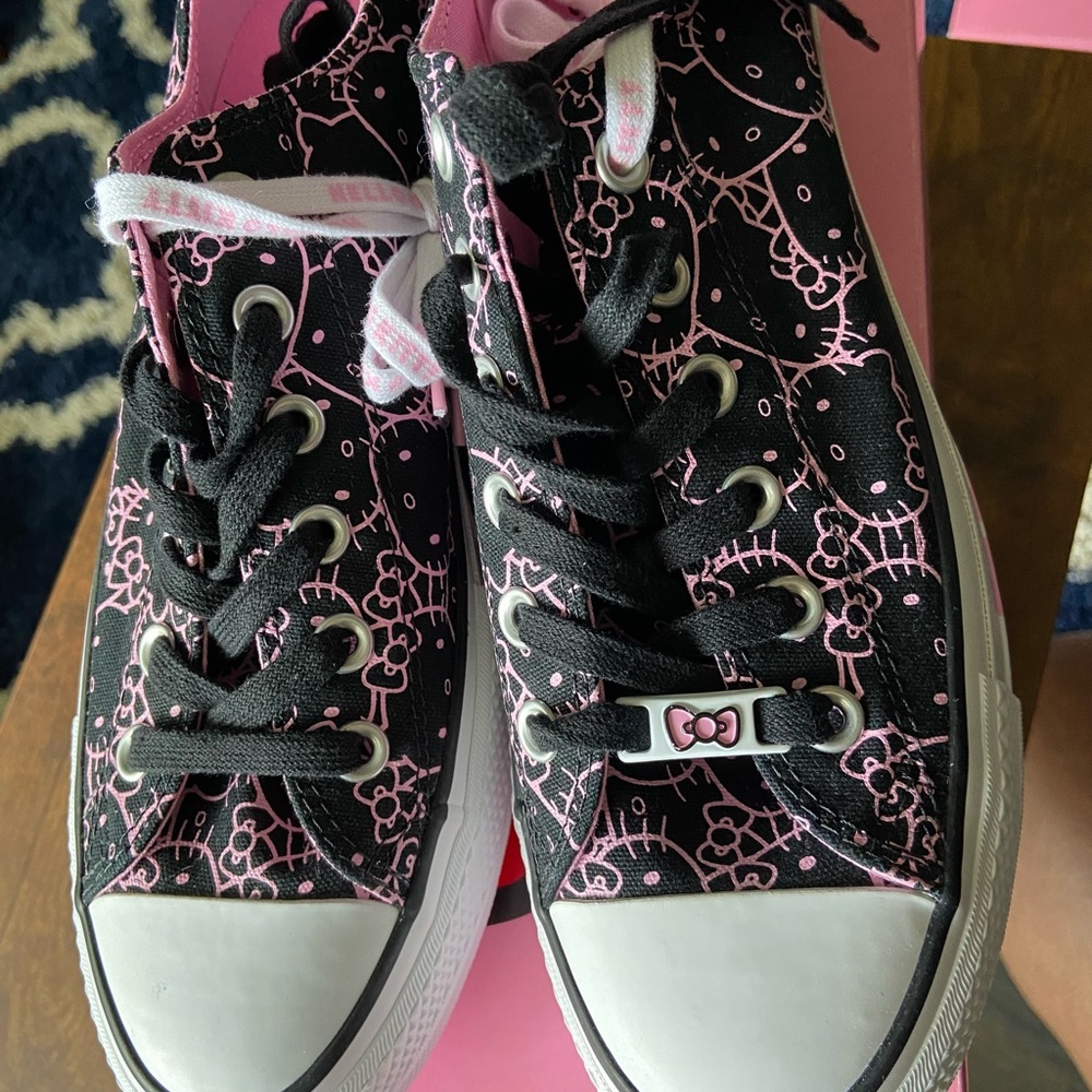 Hello Kitty Converse